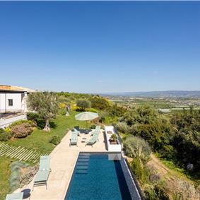 4 bedroom villa with pool near Noto, sleeps 8